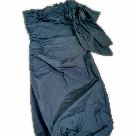 BCBGMaxAzria Dresses & Skirts - BCBGMAXAZRIA Black Strapless Bow Bubble BCBGMaxAzria Dresses & Skirts - BCBGMAXAZRIA Black Strapless Bow Bubble